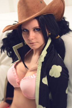dirty-gamer-girls:  One Piece Robin cosplay by GabardinIt’s