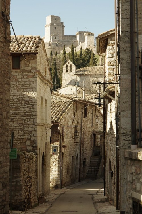 allthingseurope:Assisi, Italy (by Portokyo)