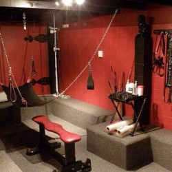 eroticnoire:  The ‘playroom’ #kinky #fetish #erotic #dominatrix