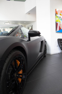 braves:  Matte Black Lamborghini Gallardo Spyder Performante
