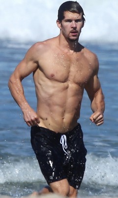 vispreeve:  Ryan Kwanten in Malibu, California (August 2014)  