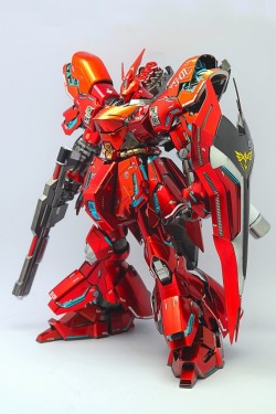 mechaddiction:  MG 1/100 Sazabi Ver.Ka: Modeled by HungNguyen.