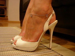 p-t-love: ankletaficionado:  My wife’s feet!  Very hot! The