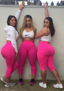 thicksexyasswomen:  ur-so-assmazing:  L to R : NaNa ▪ Lela