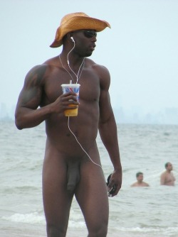 ethnicmen:  Bufff! big dicked black stud caught at nudist beach…