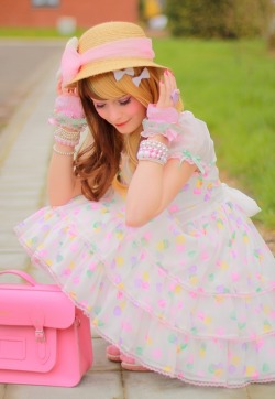 sissyhusbandfantasies:  slavecelina:     Pretty pastels!!! A sissy girls dream dress for the summer!!! It’s soooo fluffy :-) 