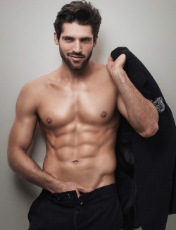 3leapfrogs:  eddy-eddy:  Juliano Oliveira by Marco Has  •=•