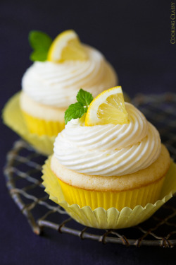 confectionerybliss:  Lemon Cupcakes with Lemon Buttercream Frosting