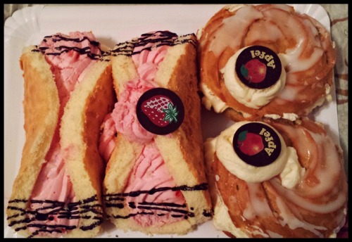 xldinnerbelle:  Those are some extremely sexual pastries. 