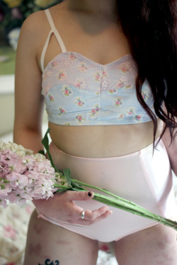 bettiefatal:  Floral and Lace Vintage 40s Style Bra