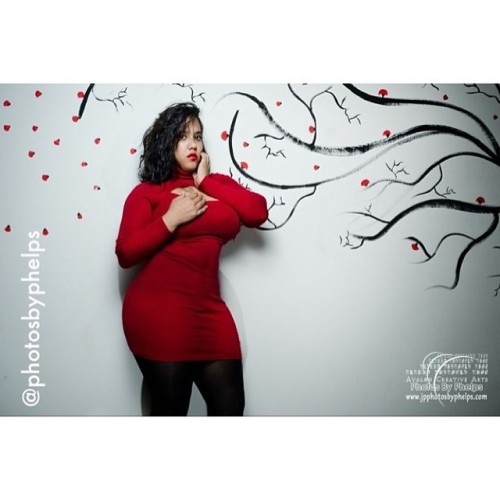@jackieabitches  is showing out in her red “freak'em” dress. With a mood and gesture driven shoot  #thick #pinup  #model #curvy  #respectmycurves  #thickisin #photooftheday  #photoshoot  #photosbyphelps