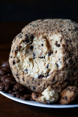 fullcravings:  Chocolate Chip Cookie Dough Cheesecake Ball  