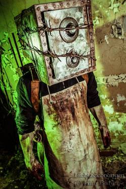 cosplayvg:  The Keeper  from Evil Within cosplay by Corroder Theacidbathkiller. 