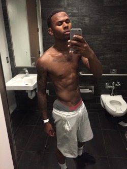 callmemilo2x:   Gym after a long 9 hours at work! Gotta get my