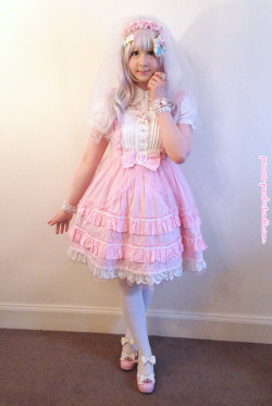 princess-peachie:  Outfit I wore today for a video! ^^ I felt