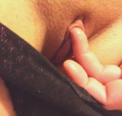 sarahxoxoblog:  I wanna feel your tongue teasing my pussy before