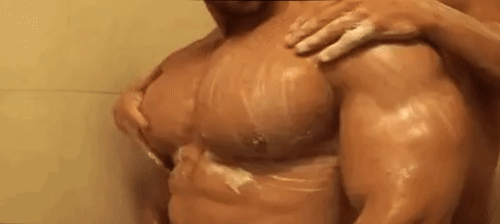 viralsmorphs:Shower time is not the same without his bro there