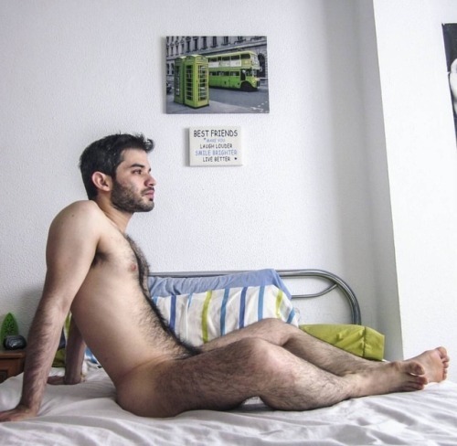 hairyscottishroy:louis24:Hello                 🙋‍♂️Gorgeous