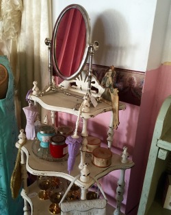 taminaastrid:  I went to an antique shop in an old theatre in