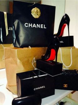 isabelcamachoalbino:  Chanel on We Heart Ithttp://weheartit.com/entry/98600270/via/FakeDiamondz