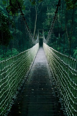 aspirethesenses:  Drawbirdge, Taiwan (by: Hanson Mao) 