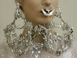 wink-smile-pout:  Givenchy Haute Couture Spring 2012