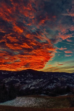 sundxwn:  Explosion of color in the winter sky by Fabio Volpe