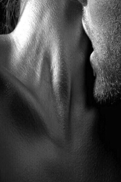 twilitmusings: roses-are-red114:  🌹  My breath on your neck.