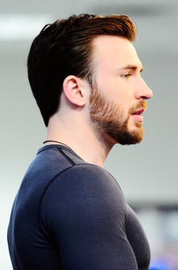 weheartchrisevans:Chris Evans at the NASCAR Daytona 500 Sprint