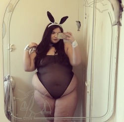 that-fatt-girl: Happy Easter everyone  🐣 🐰  I’d eat