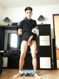 nathscarr:  #twink #hung #underwear