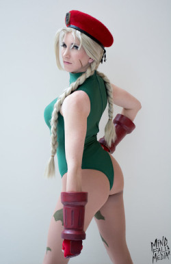 pigeonfoo:  cosplay-booties:  LeapingLeigh as Cammy (Street Fighter)