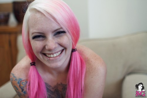 miss-watson-world:  Annastheshia Suicide  Holy shit, she’s adorable.