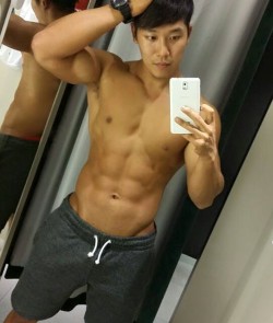 evianguy:  Hawt Asian Stud! 