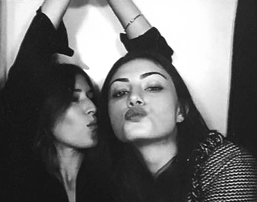 beautorigine:   Ilona Hamer and Phoebe Tonkin at I Love Coco photo booth   Feb. 25, 2016