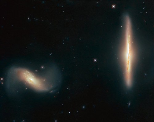 space-pics:A Close Relationship by Hubble Space Telescope / ESA