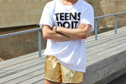 nylonshortsen:o  More gold shorts!