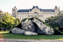 littlelimpstiff14u2:  Giant Sculpture Crawls Out Of The Ground