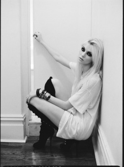 suicideblonde:  Taylor Momsen photographed by Lauren Dukoff 