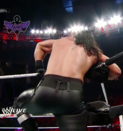 all-day-i-dream-about-seth:  Dat ass!