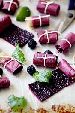 intensefoodcravings:  Blackberry Mint Lime Fruit Leather | Relish