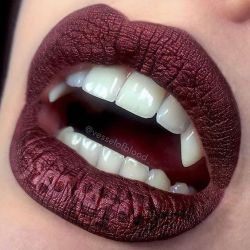 sixpenceee:  A compilation of amazing halloween lip art! If you