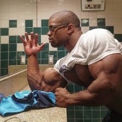 addicted2muscl:  proto-humanoid:  Donte Franklin  #Huge #Muscle