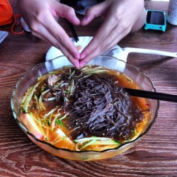 caselthor:  Icy cold noodles 冷面 #Yanji