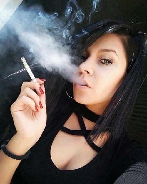 smokinbadgirl:  🚬🔥💋  