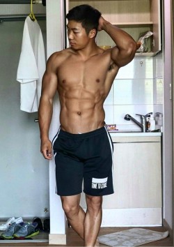 evianguy:  Hawt Asian Stud! 