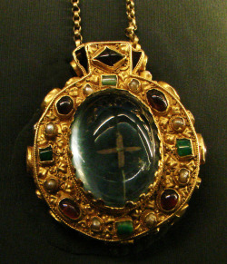 museum-of-artifacts:    The Talisman of Charlemagne, also a reliquary,