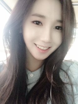 korean-dreams-girls:   Yoo Ara (Former Hello Venus) - Selca 