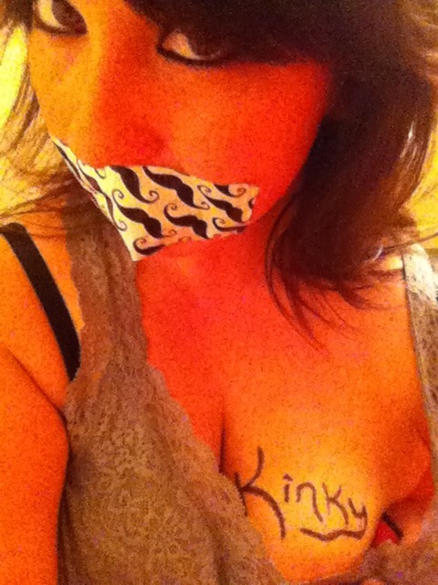 gagged4life:  A gagged selfie with graphoerotica to boot? Bonus points.  “Kinky”