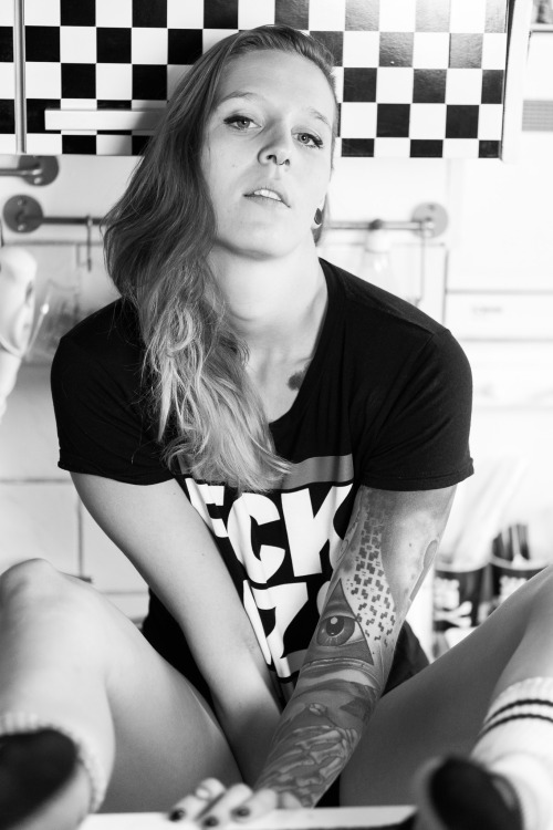 lisar-tattoomodel-karlsruhe:  fabzblack-blog-blog:  Aus der Serie Frauen in ihrem natÃ¼rlichen Umfeld ;-)Starring: @lisar-tattoomodel-karlsruhe  â¤ï¸